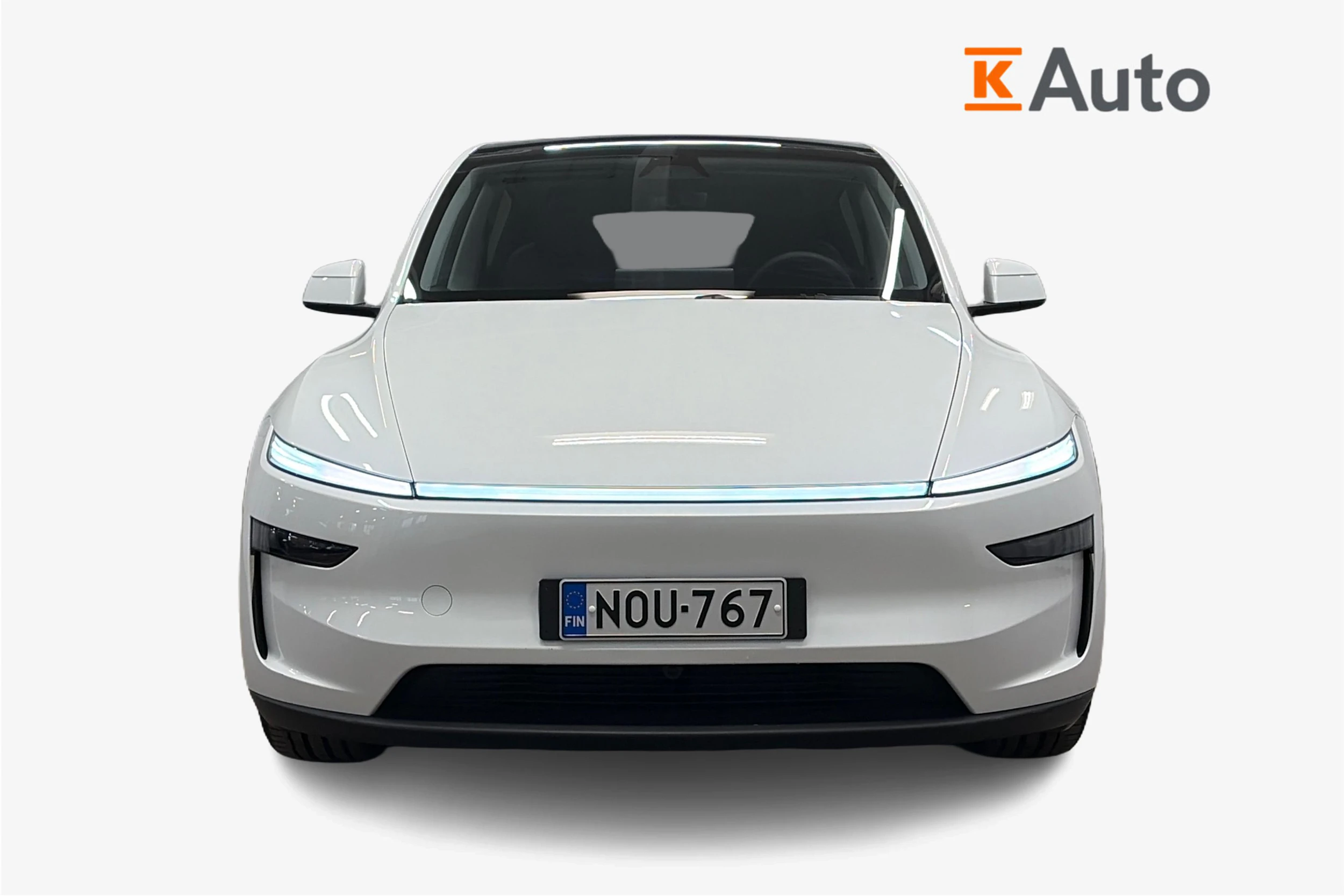 valkoinen Tesla Model Y 2025 kuva 4.