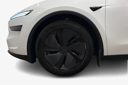 valkoinen Tesla Model Y 2025 kuva 9.