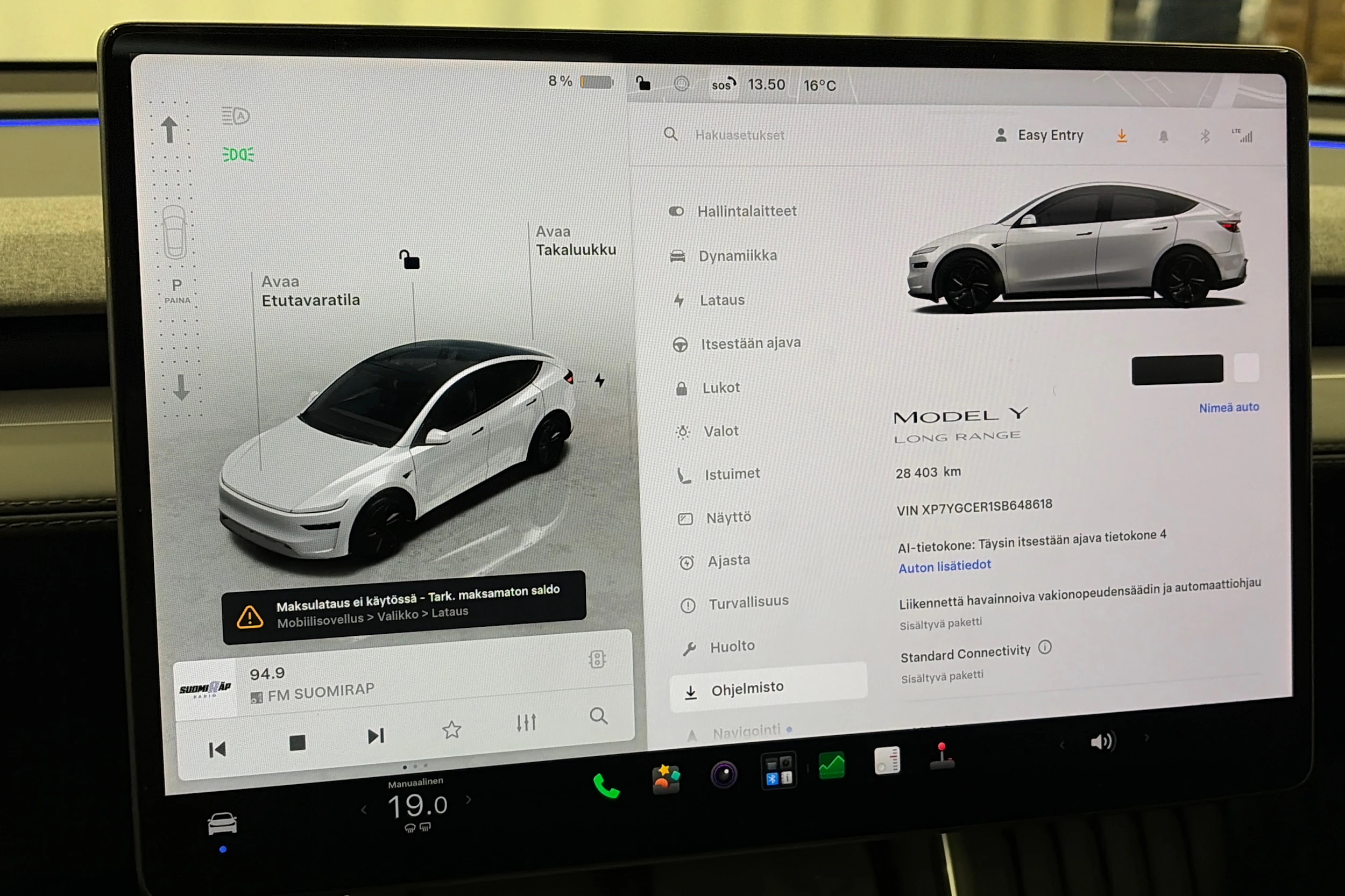 valkoinen Tesla Model Y 2025 kuva 18.