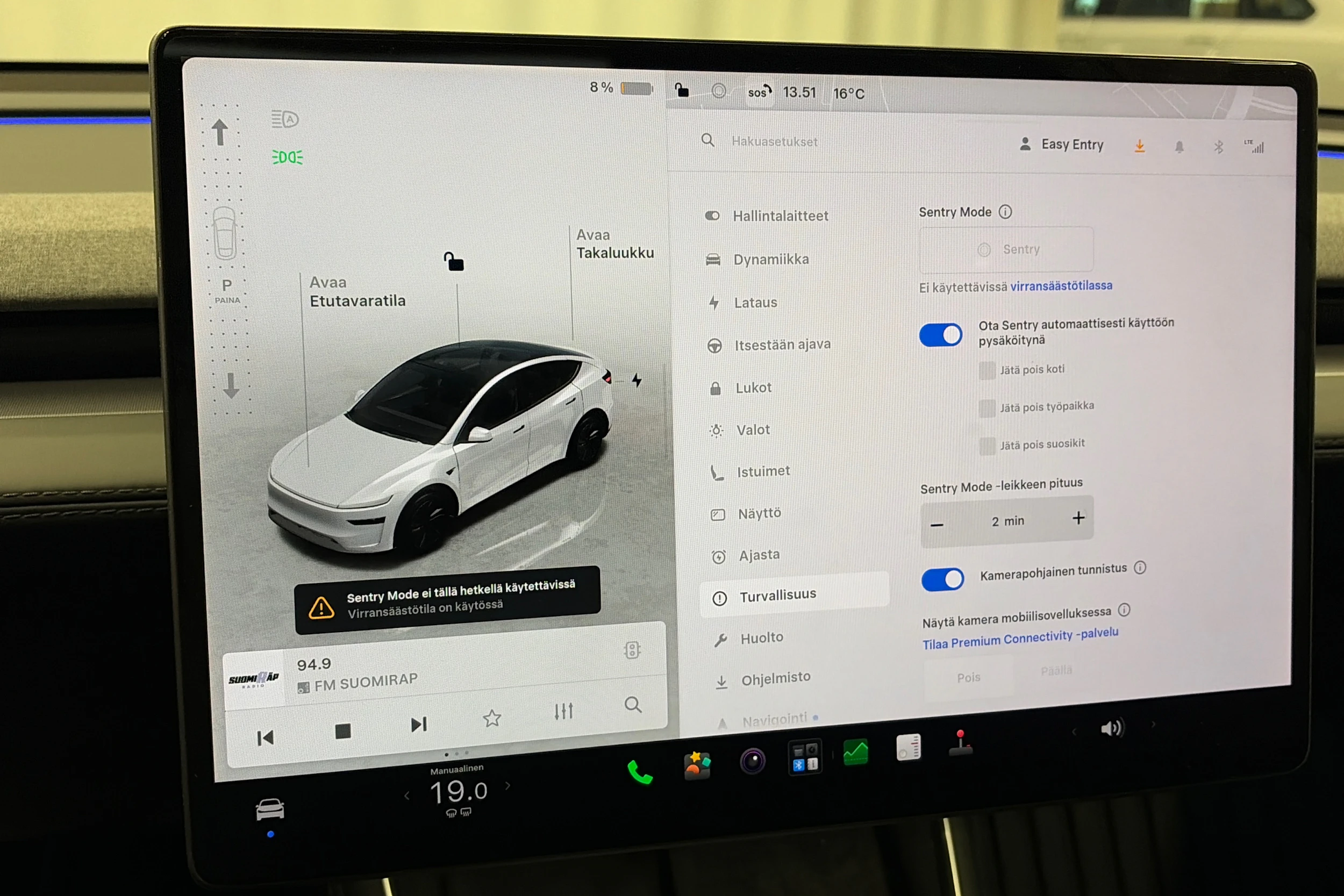 valkoinen Tesla Model Y 2025 kuva 25.