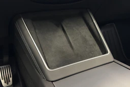 valkoinen Tesla Model Y 2025 kuva 28.