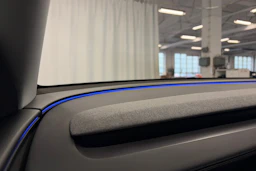 valkoinen Tesla Model Y 2025 kuva 32.