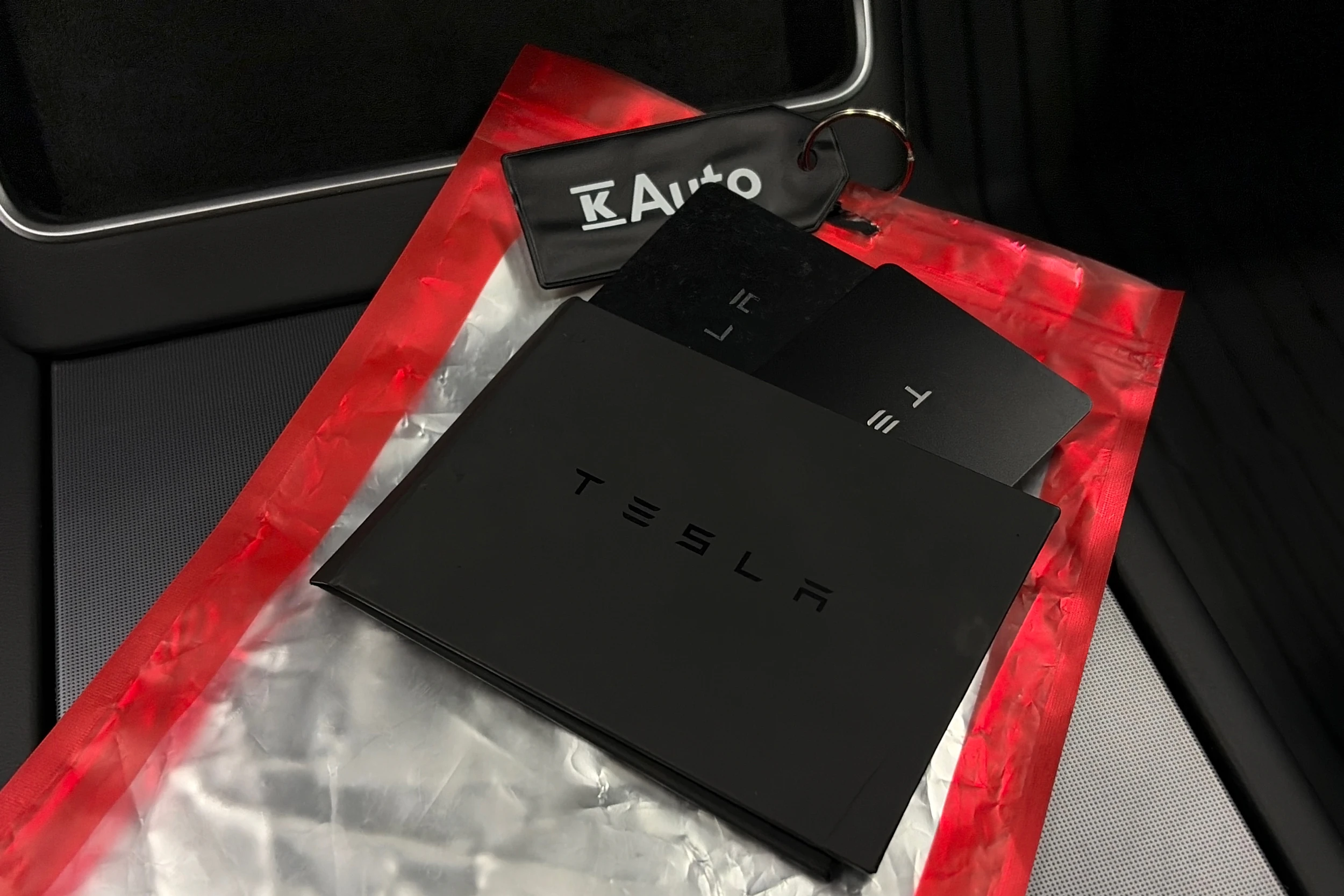 valkoinen Tesla Model Y 2025 kuva 34.