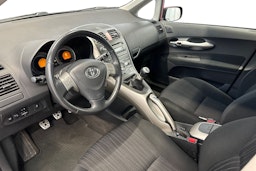 punainen Toyota Auris 2007 kuva 7.