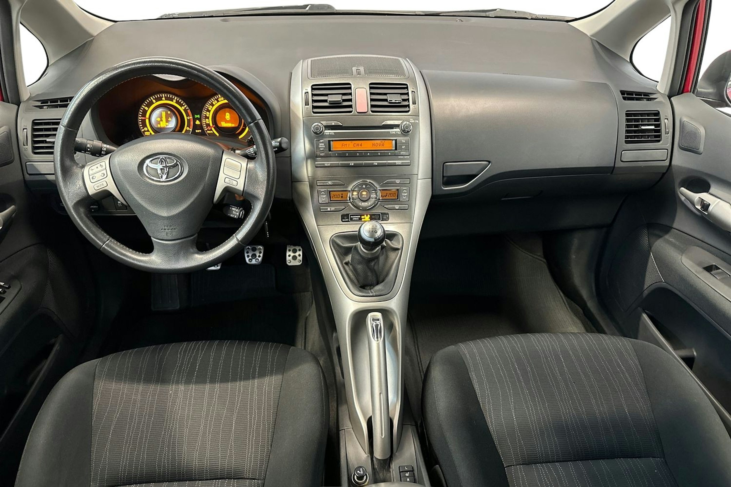 punainen Toyota Auris 2007 kuva 9.