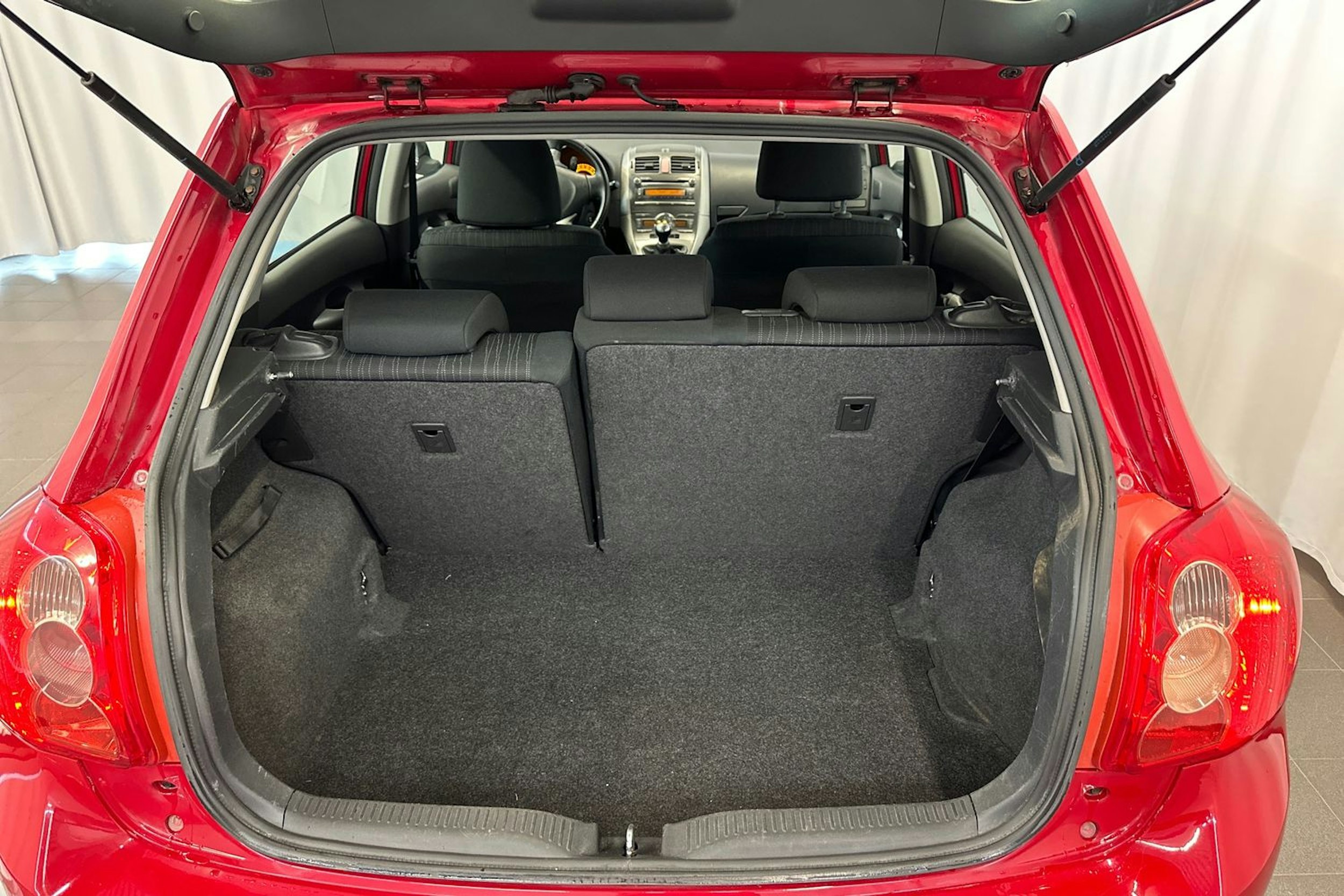 punainen Toyota Auris 2007 kuva 14.