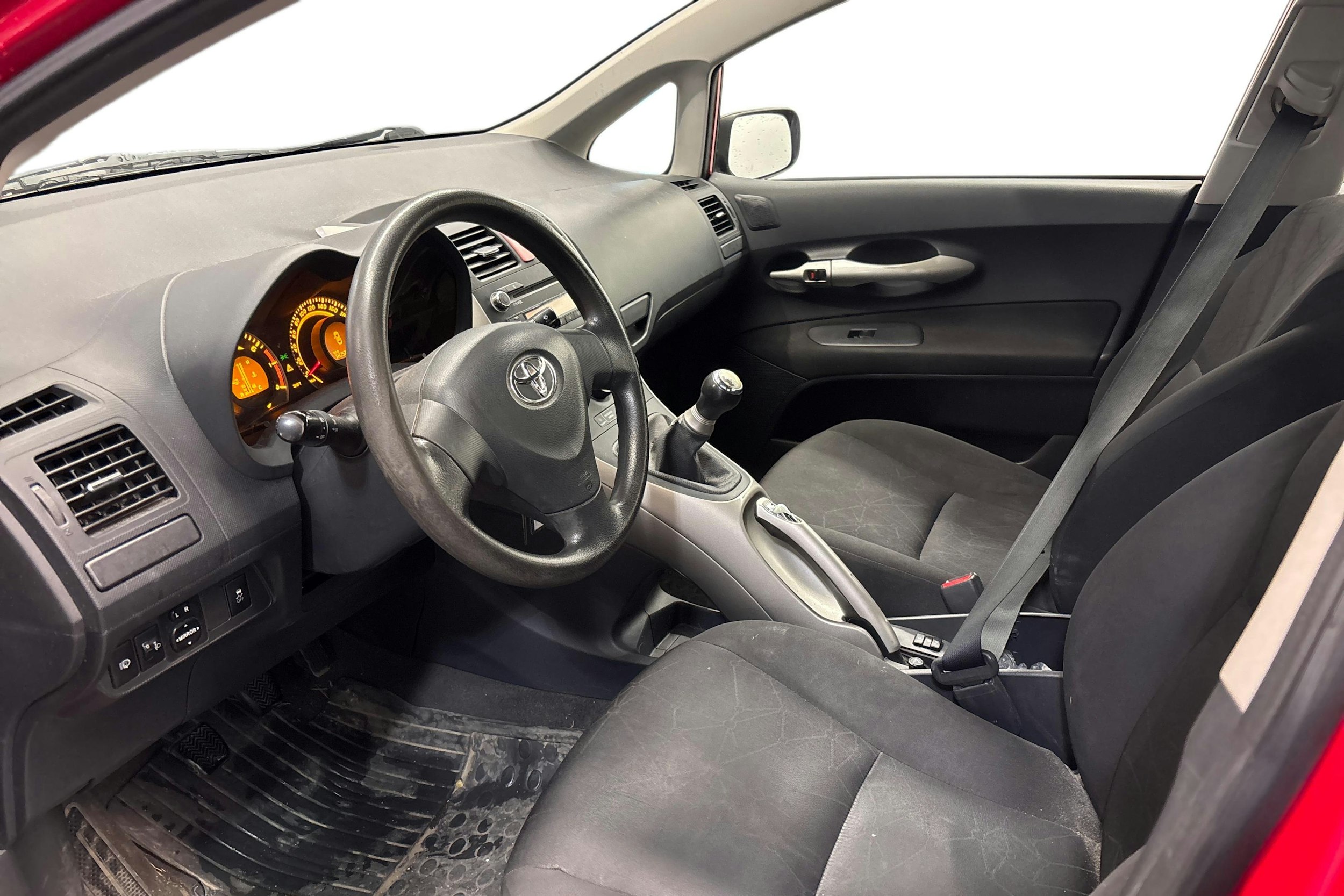 punainen Toyota Auris 2007 kuva 7.