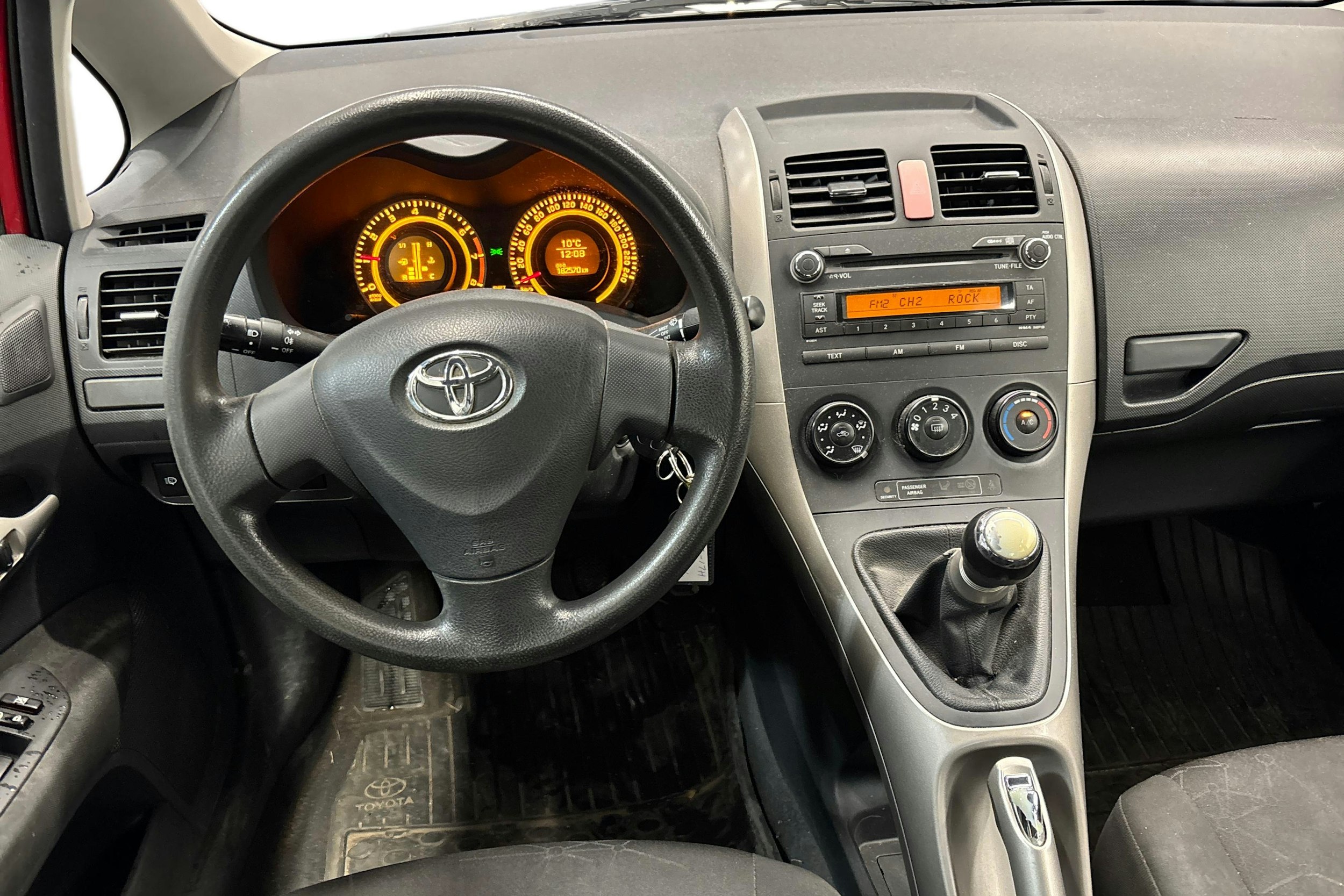 punainen Toyota Auris 2007 kuva 9.