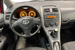 punainen Toyota Auris 2007 kuva 9.