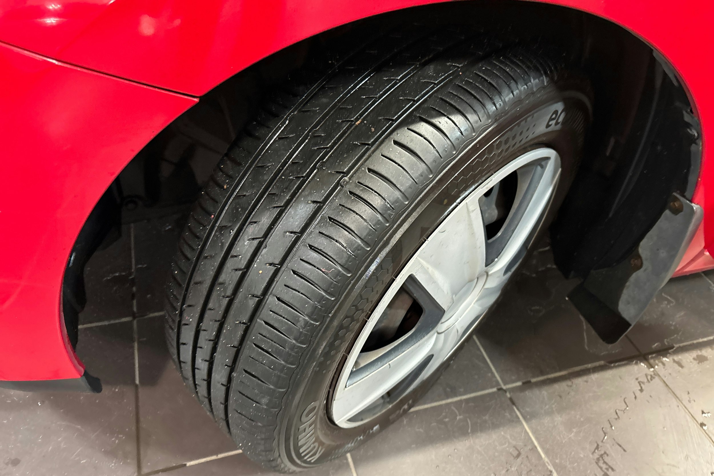 punainen Toyota Auris 2007 kuva 13.