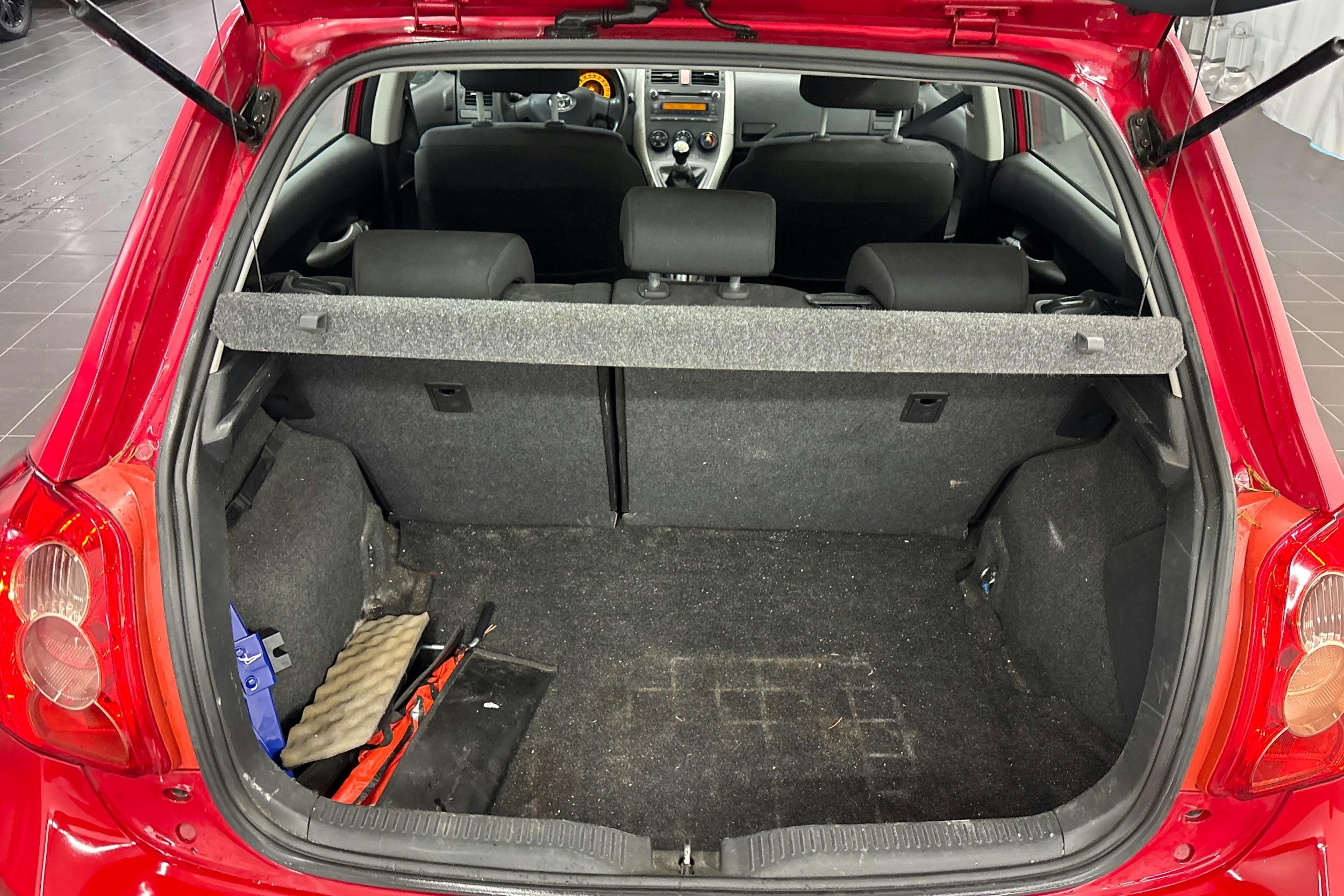 punainen Toyota Auris 2007 kuva 14.