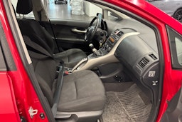 punainen Toyota Auris 2007 kuva 16.