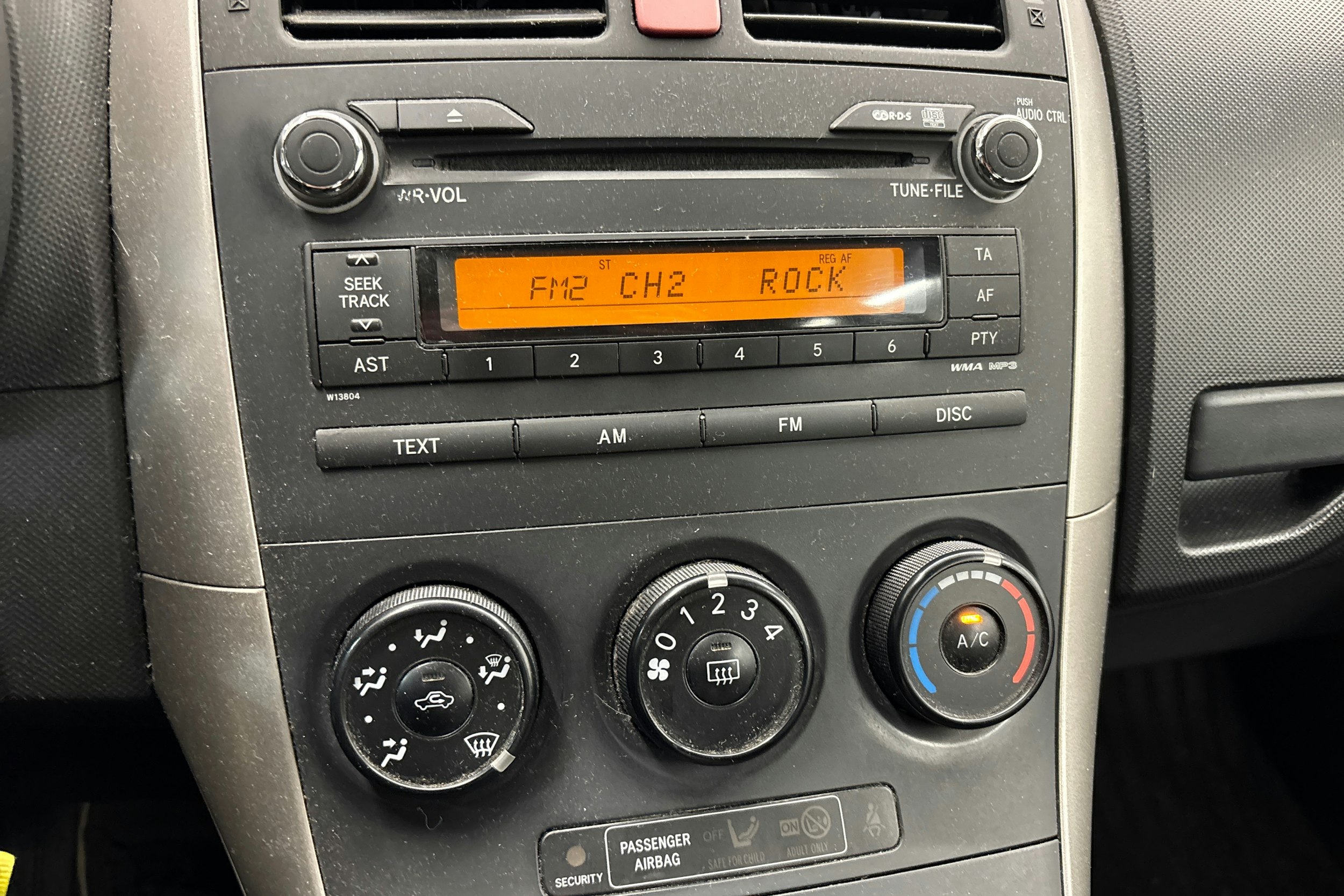 punainen Toyota Auris 2007 kuva 18.