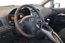 valkoinen Toyota Auris 2007 kuva 3.