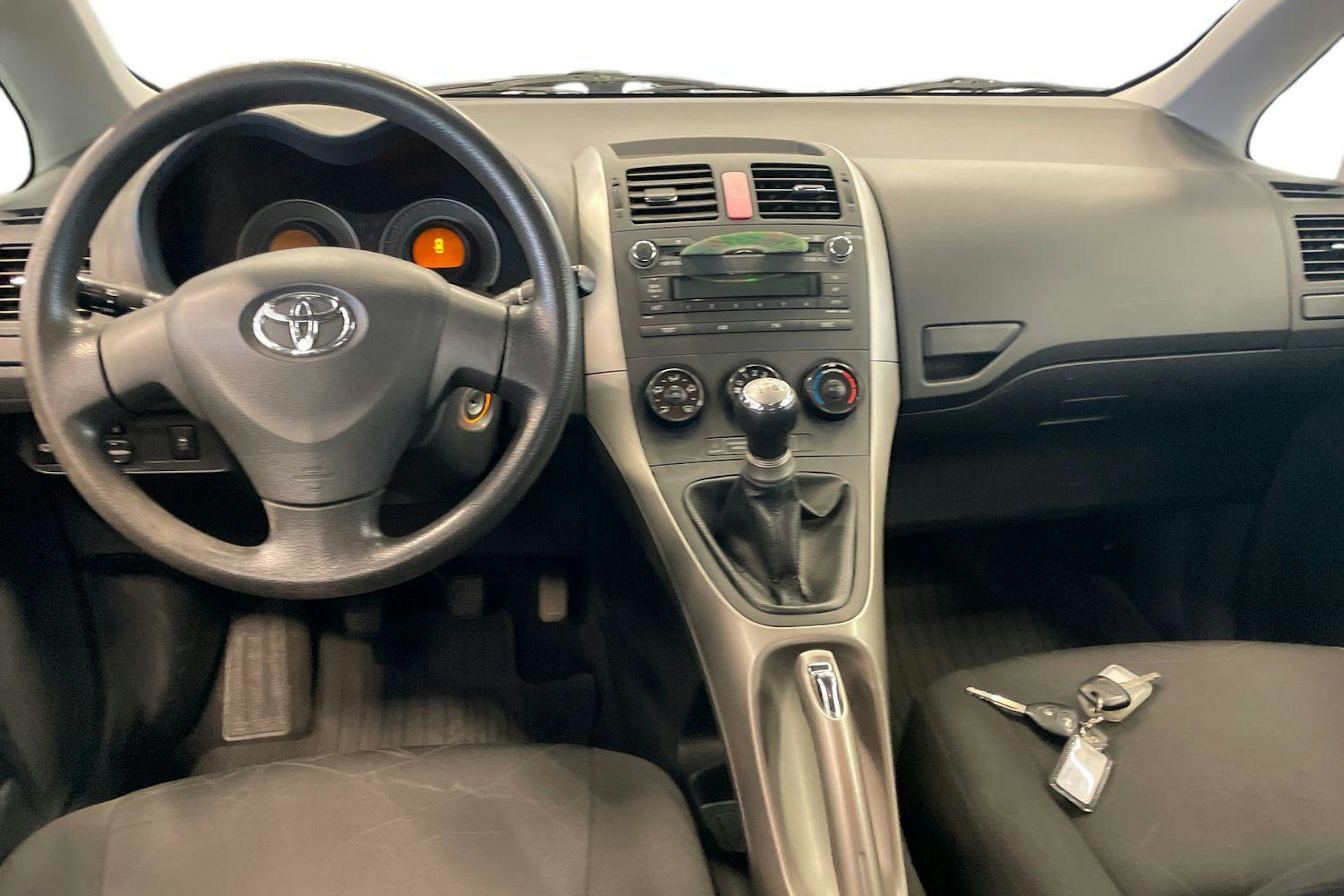 oranssi Toyota Auris 2007 kuva 9.