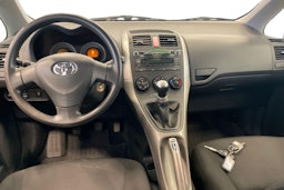 oranssi Toyota Auris 2007 kuva 9.
