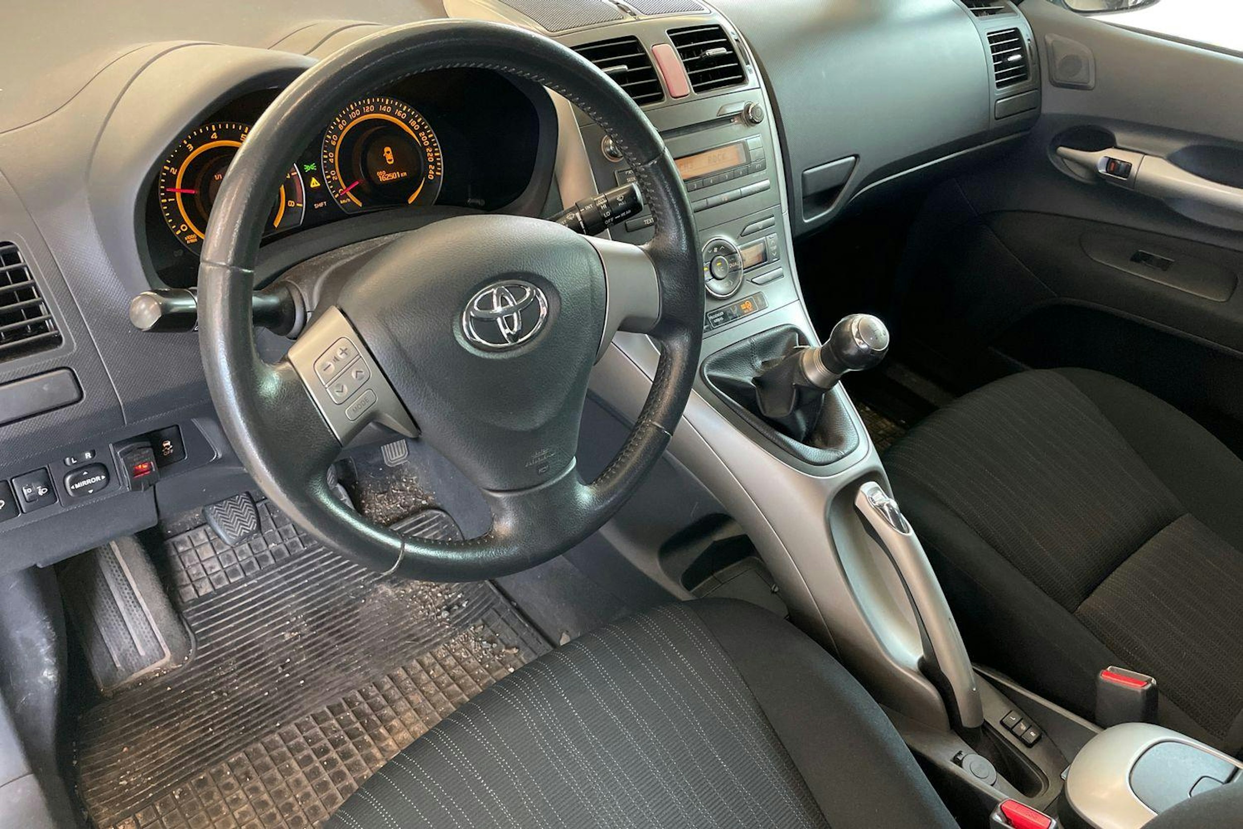 Musta Toyota Auris 2007 kuva 3.