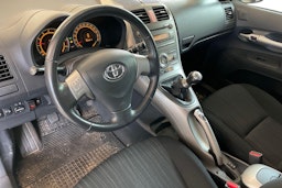 Musta Toyota Auris 2007 kuva 3.