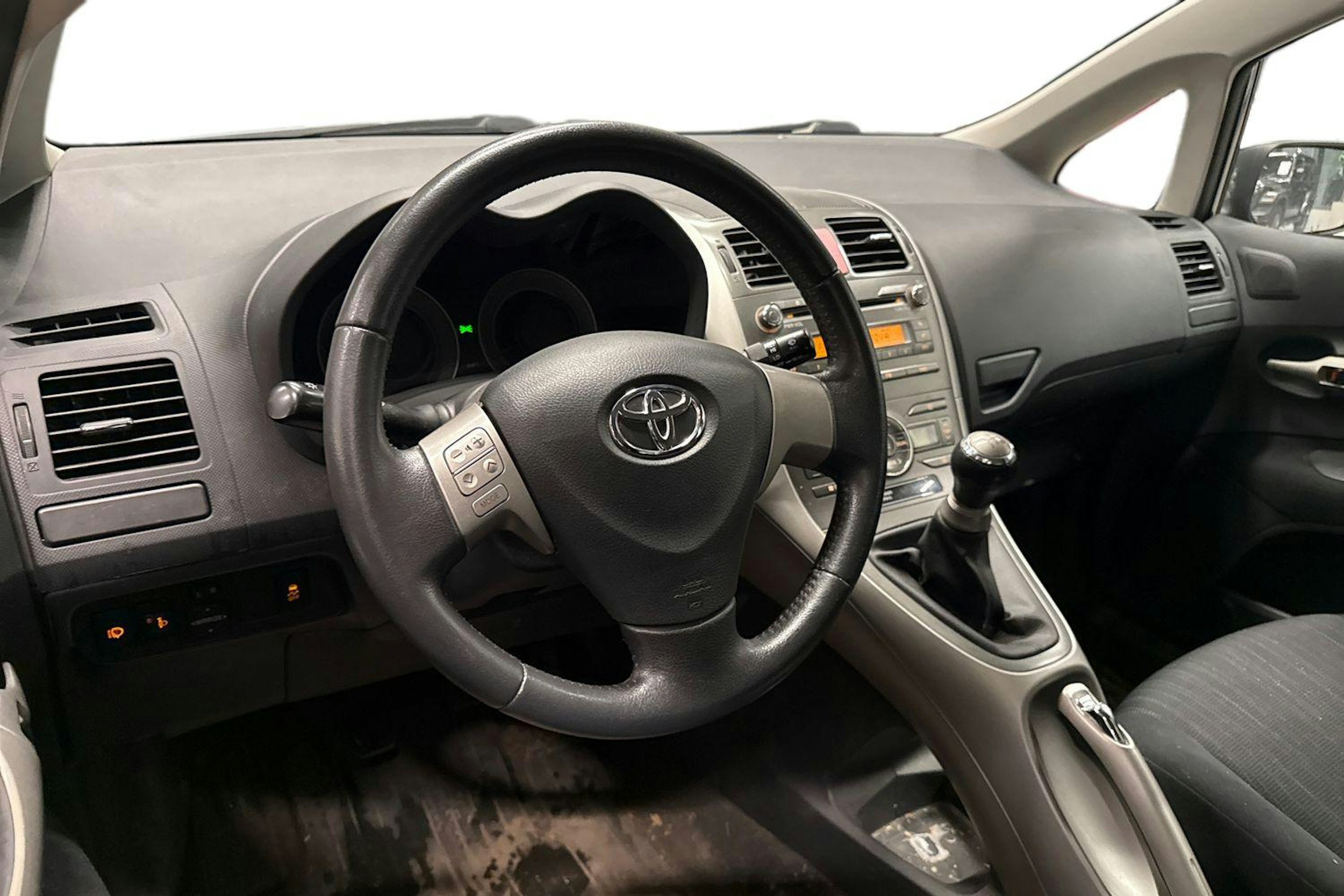 harmaa Toyota Auris 2008 kuva 3.