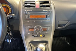 harmaa Toyota Auris 2008 kuva 16.