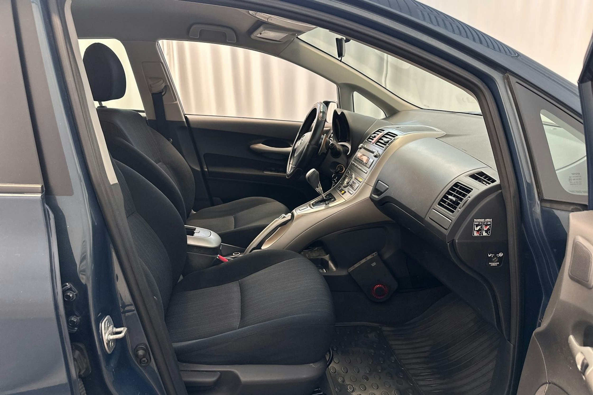 sininen Toyota Auris 2008 kuva 13.