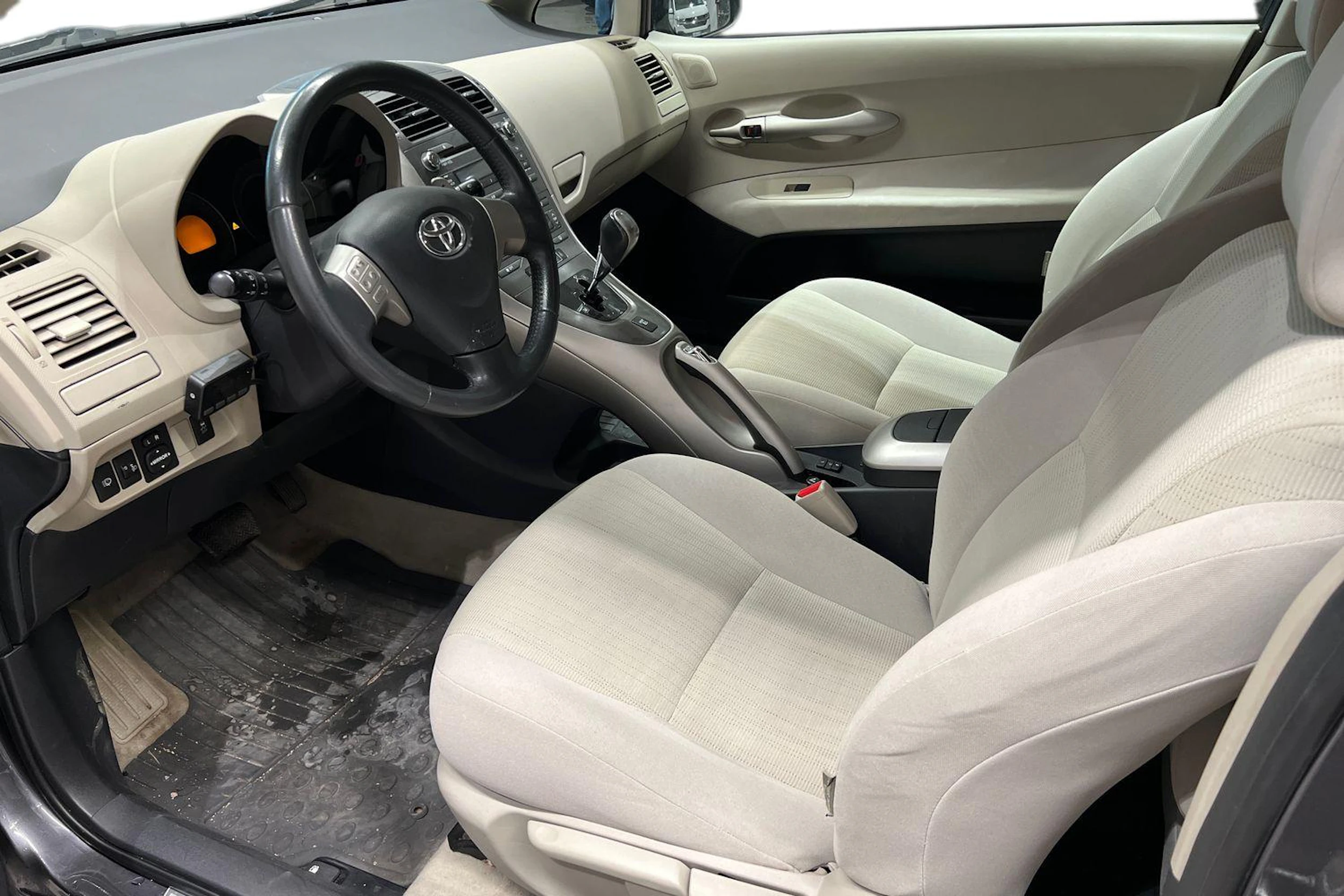 Harmaa Toyota Auris 2008 kuva 8.