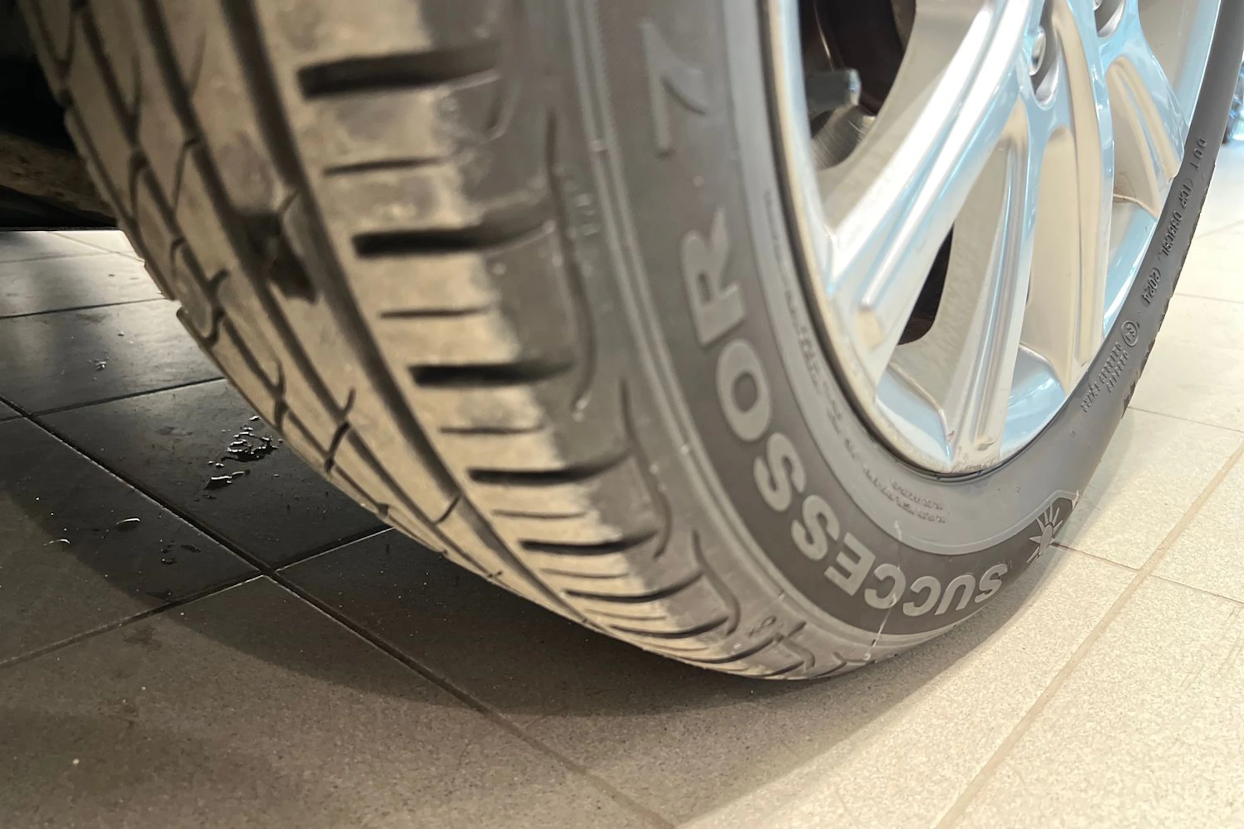 Harmaa Toyota Auris 2008 kuva 22.