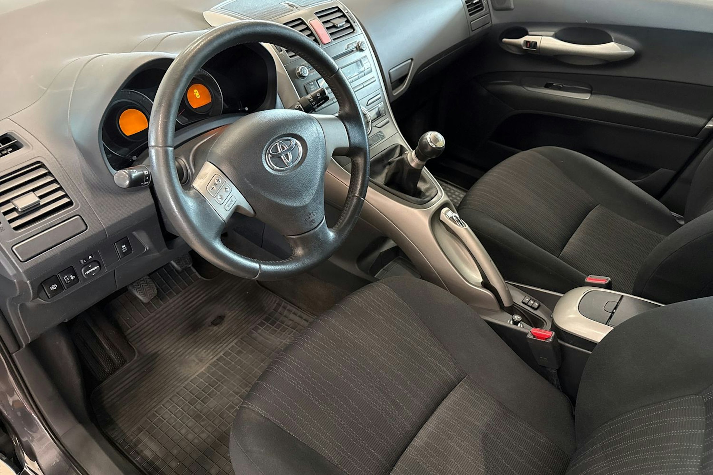 harmaa Toyota Auris 2008 kuva 7.