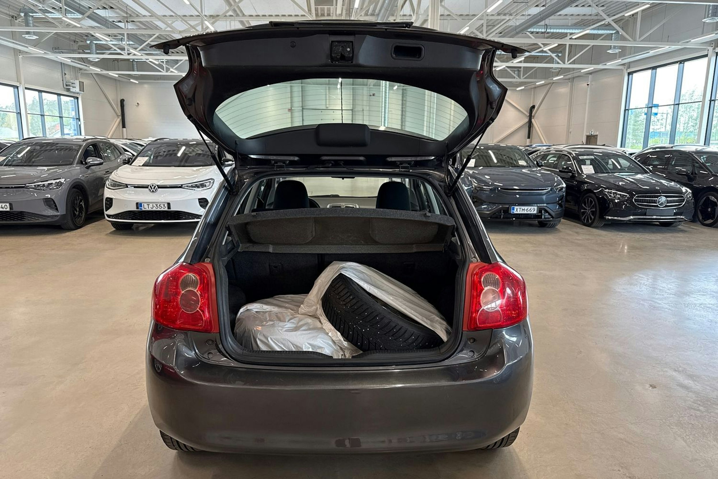 harmaa Toyota Auris 2008 kuva 14.
