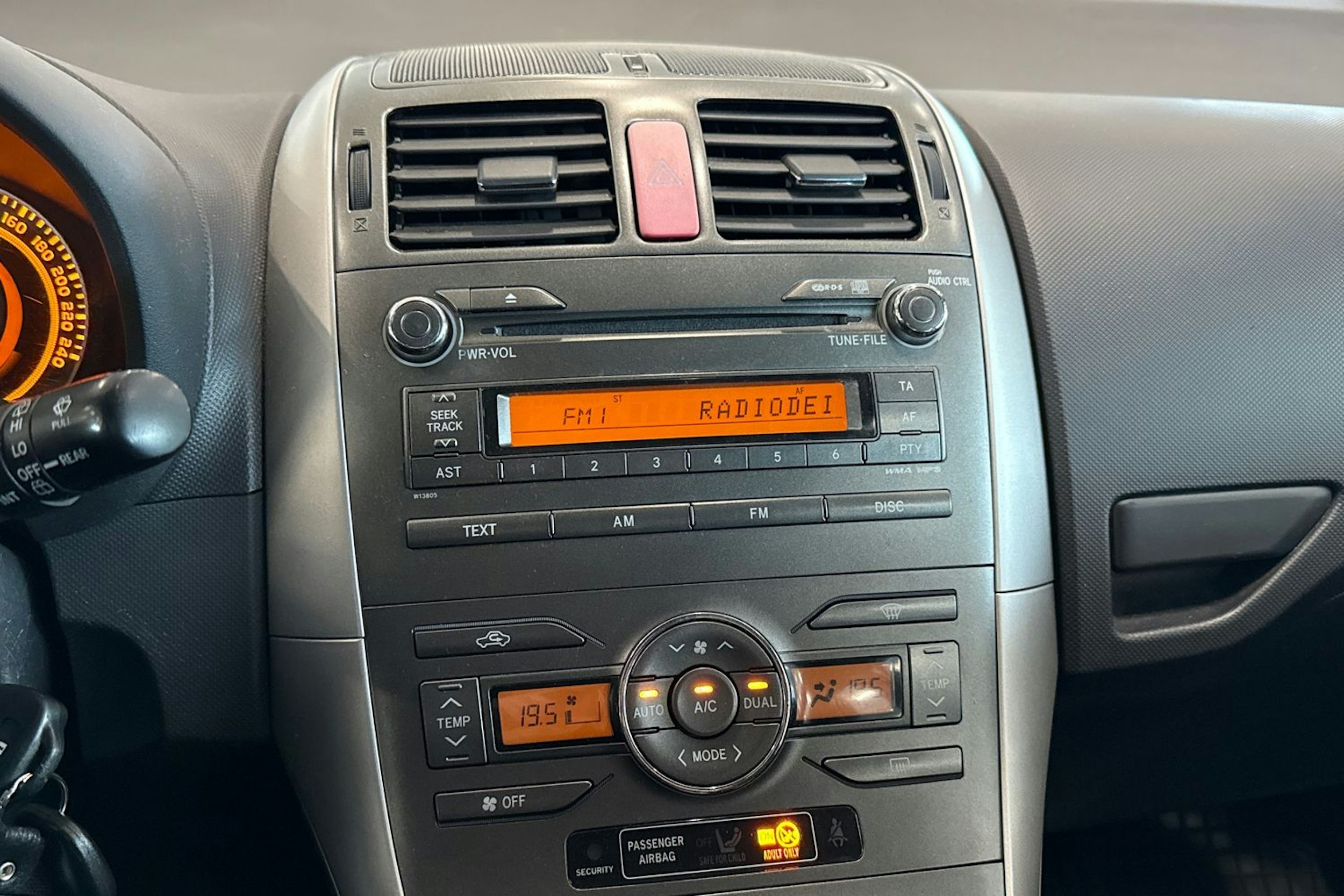 harmaa Toyota Auris 2008 kuva 16.