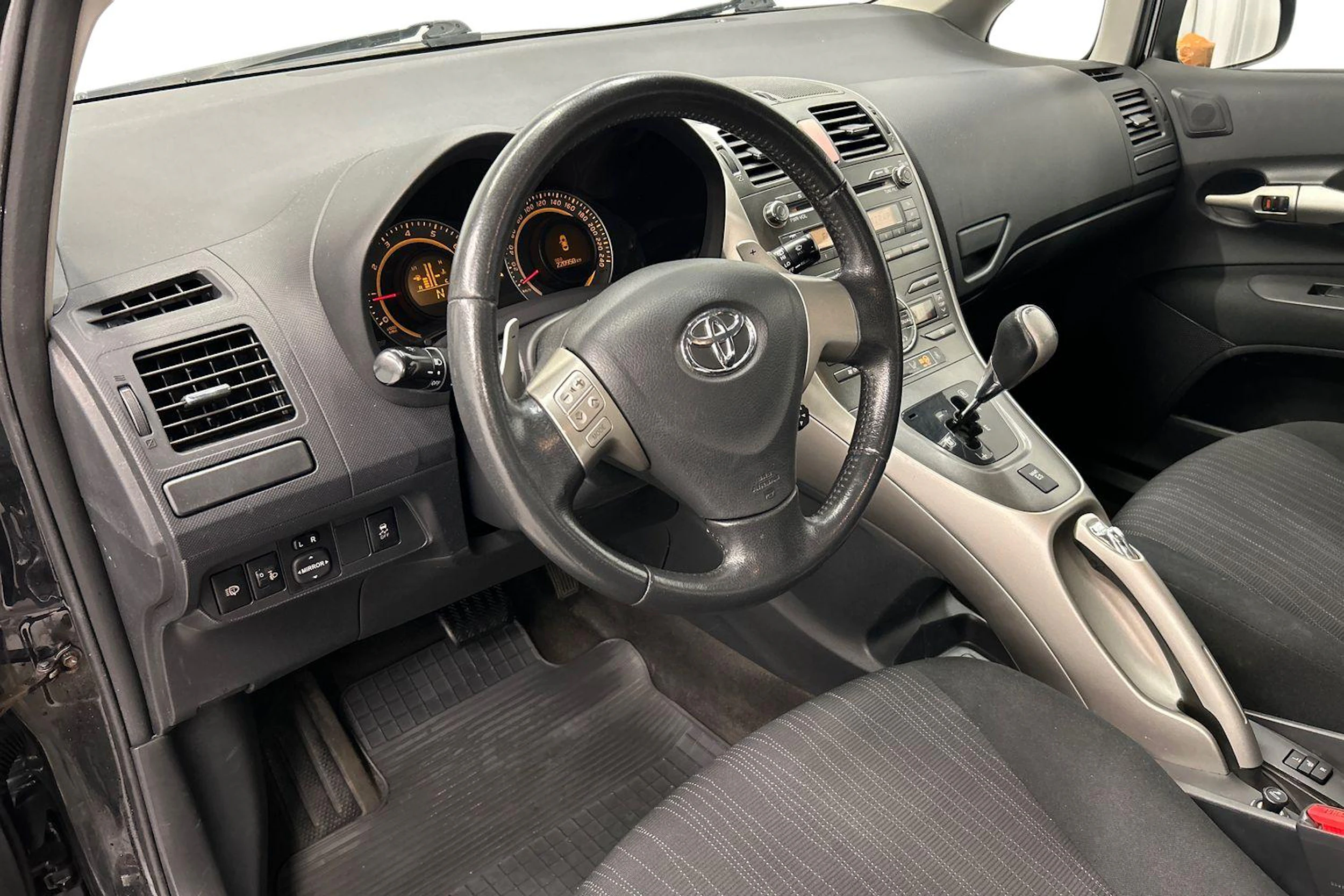 musta Toyota Auris 2008 kuva 6.