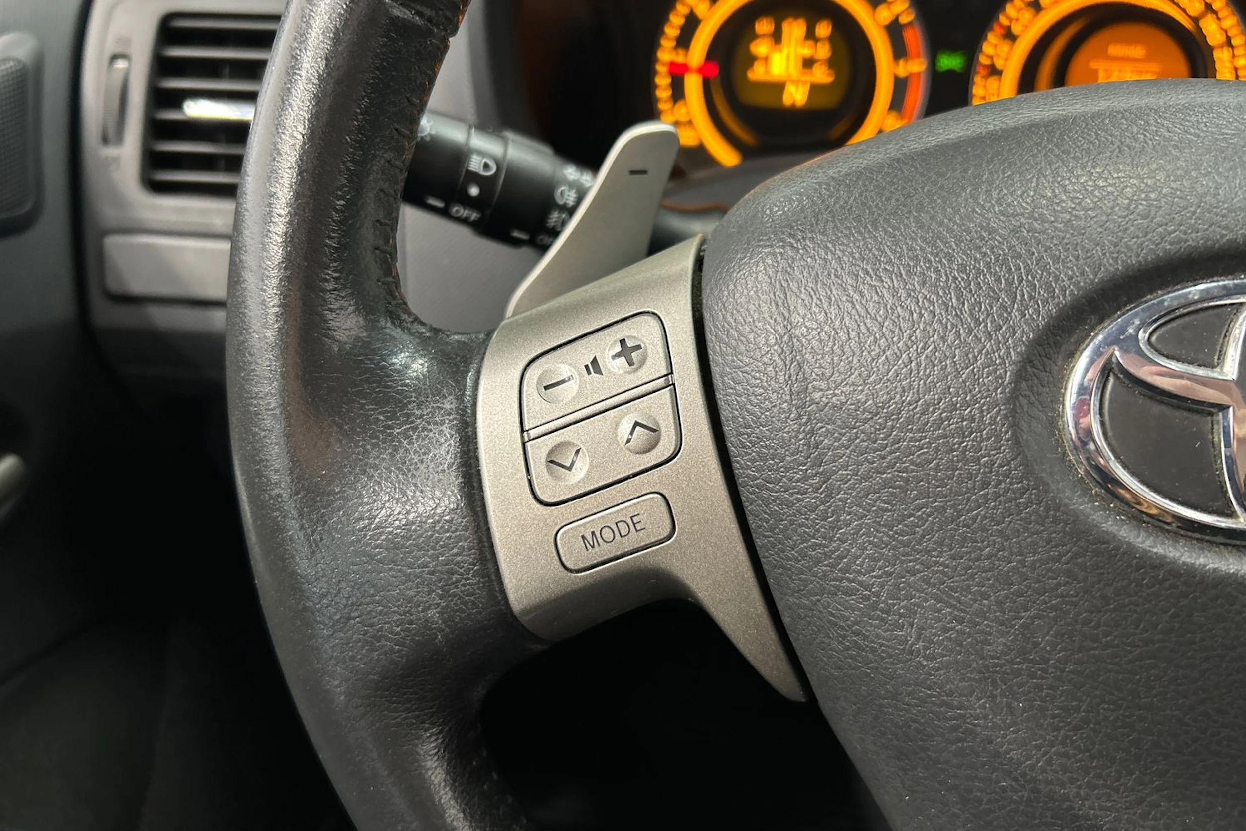 musta Toyota Auris 2008 kuva 14.