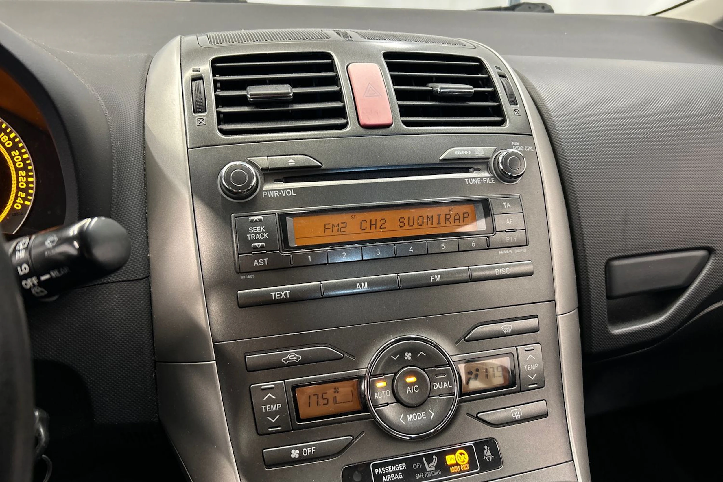 musta Toyota Auris 2008 kuva 16.