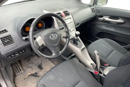 harmaa Toyota Auris 2009 kuva 3.