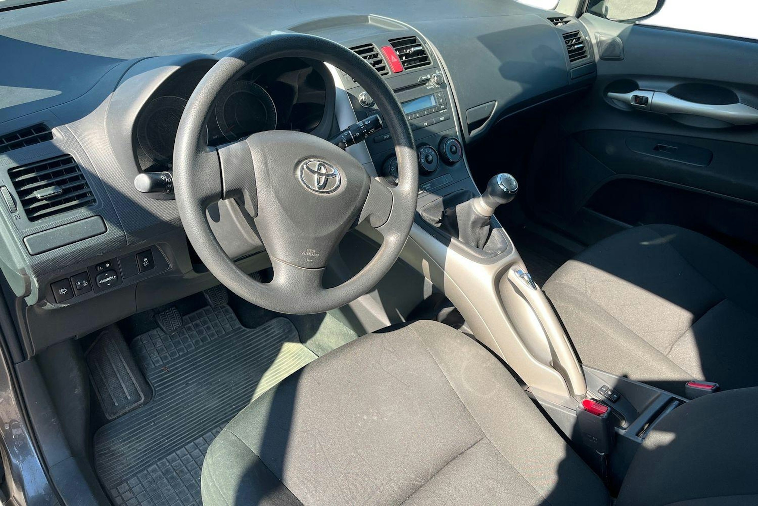 Harmaa Toyota Auris 2009 kuva 3.