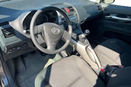 Harmaa Toyota Auris 2009 kuva 3.