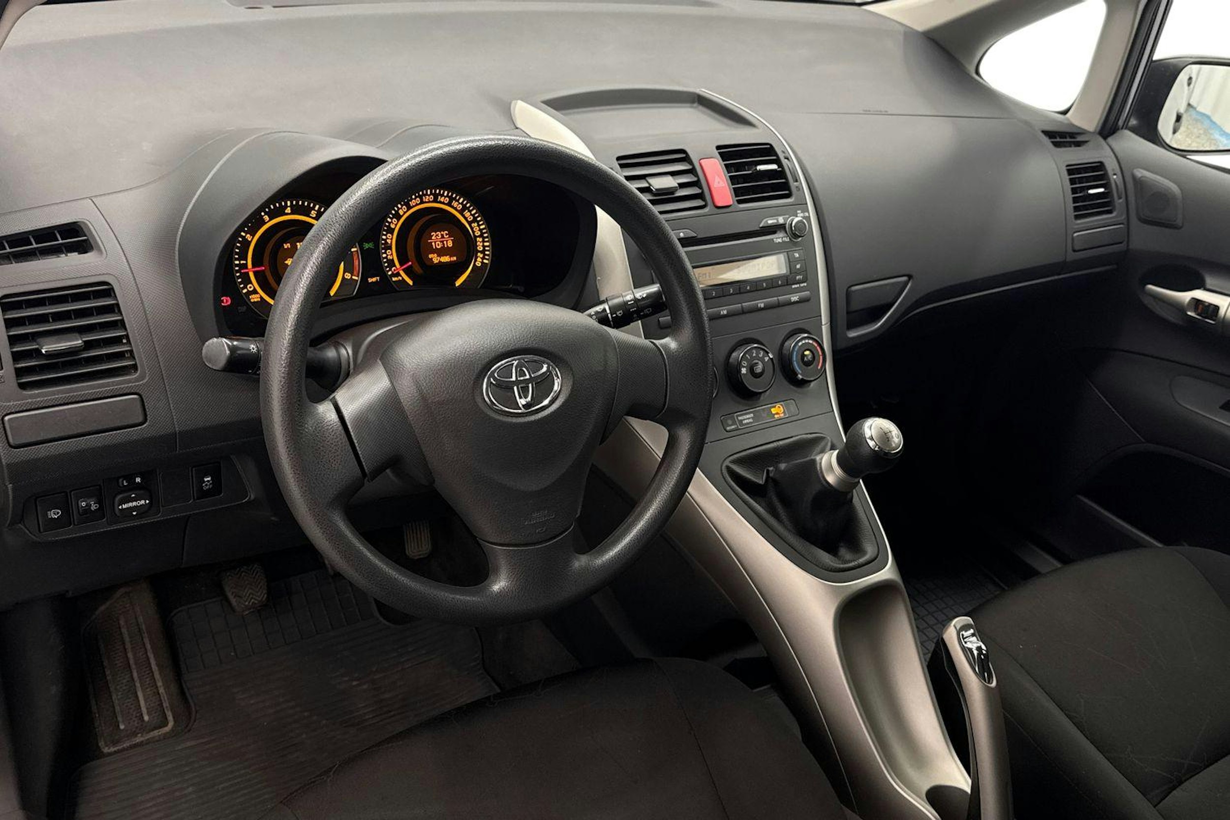 Harmaa Toyota Auris 2009 kuva 7.