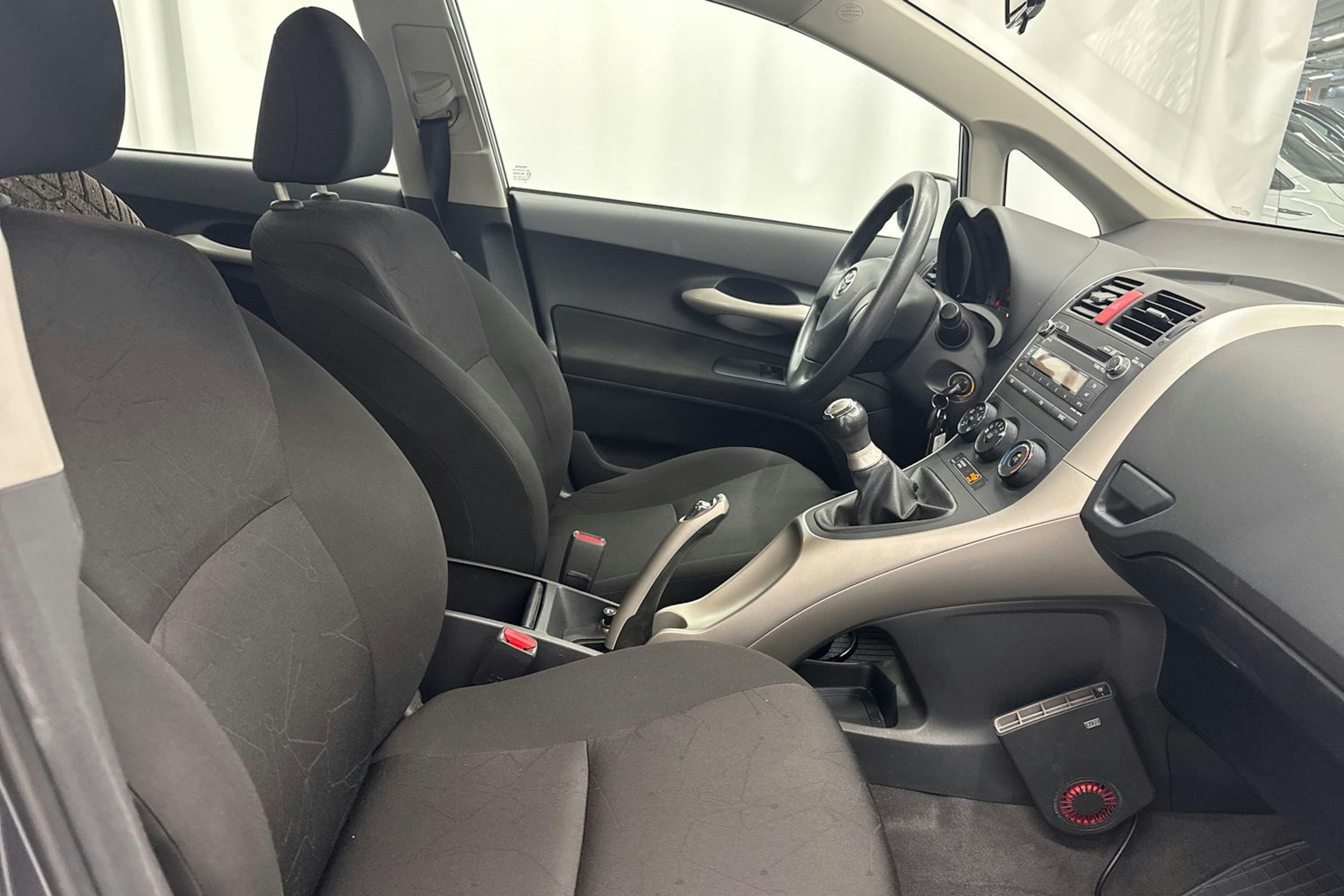 Harmaa Toyota Auris 2009 kuva 13.