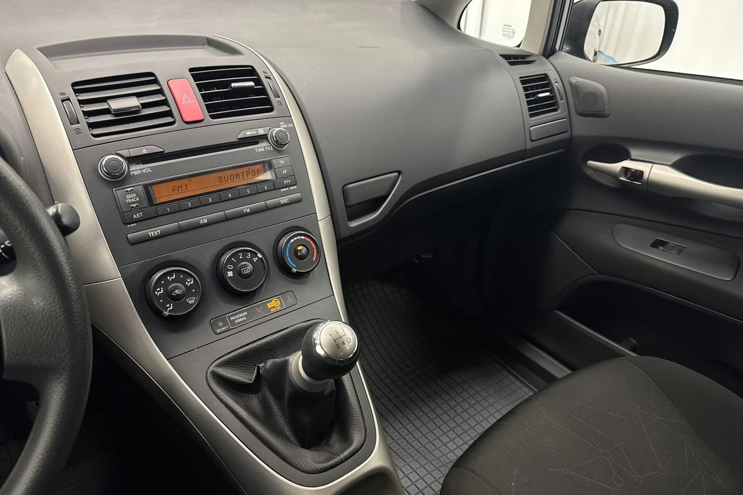 Harmaa Toyota Auris 2009 kuva 18.