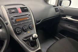 Harmaa Toyota Auris 2009 kuva 18.