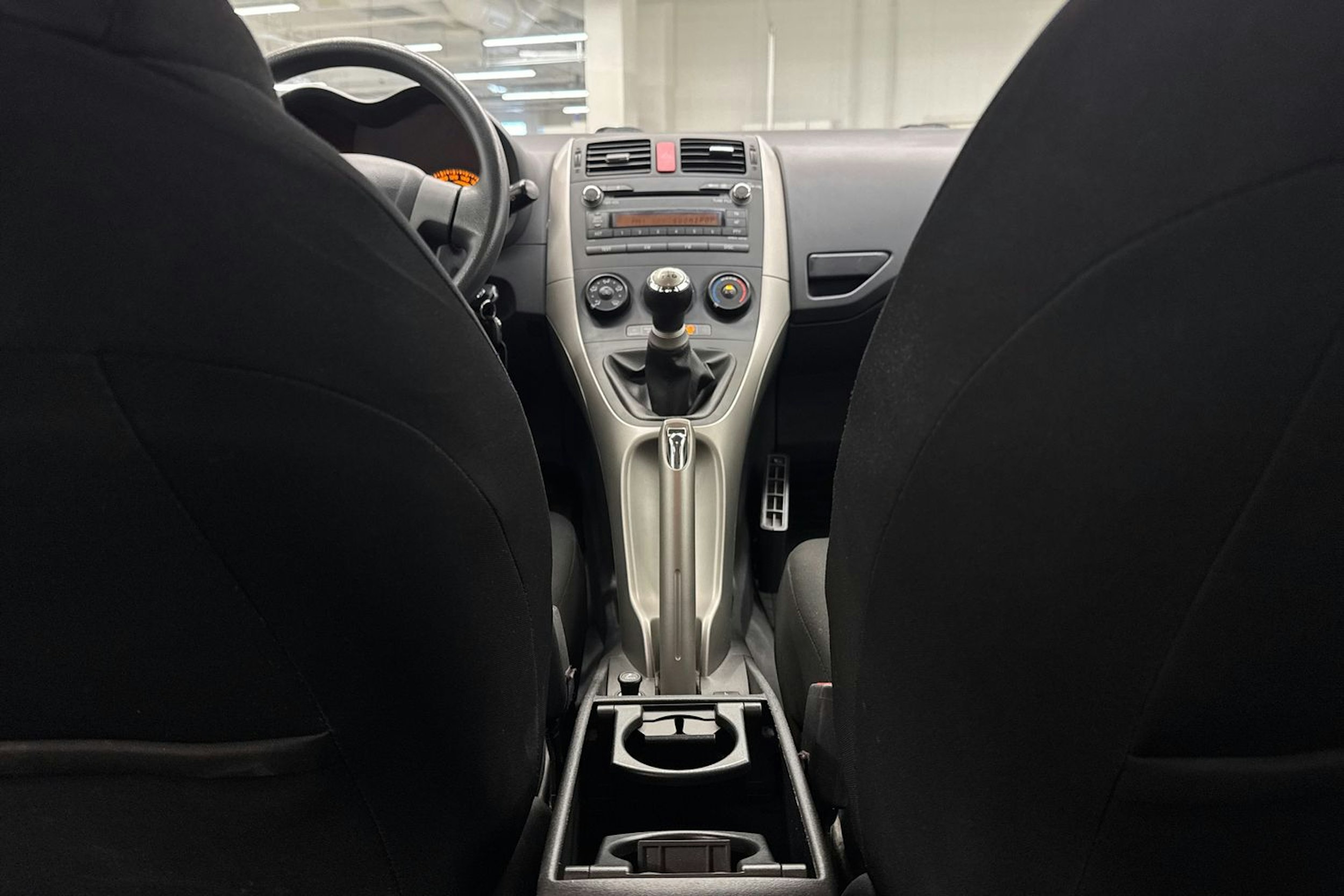 Harmaa Toyota Auris 2009 kuva 27.