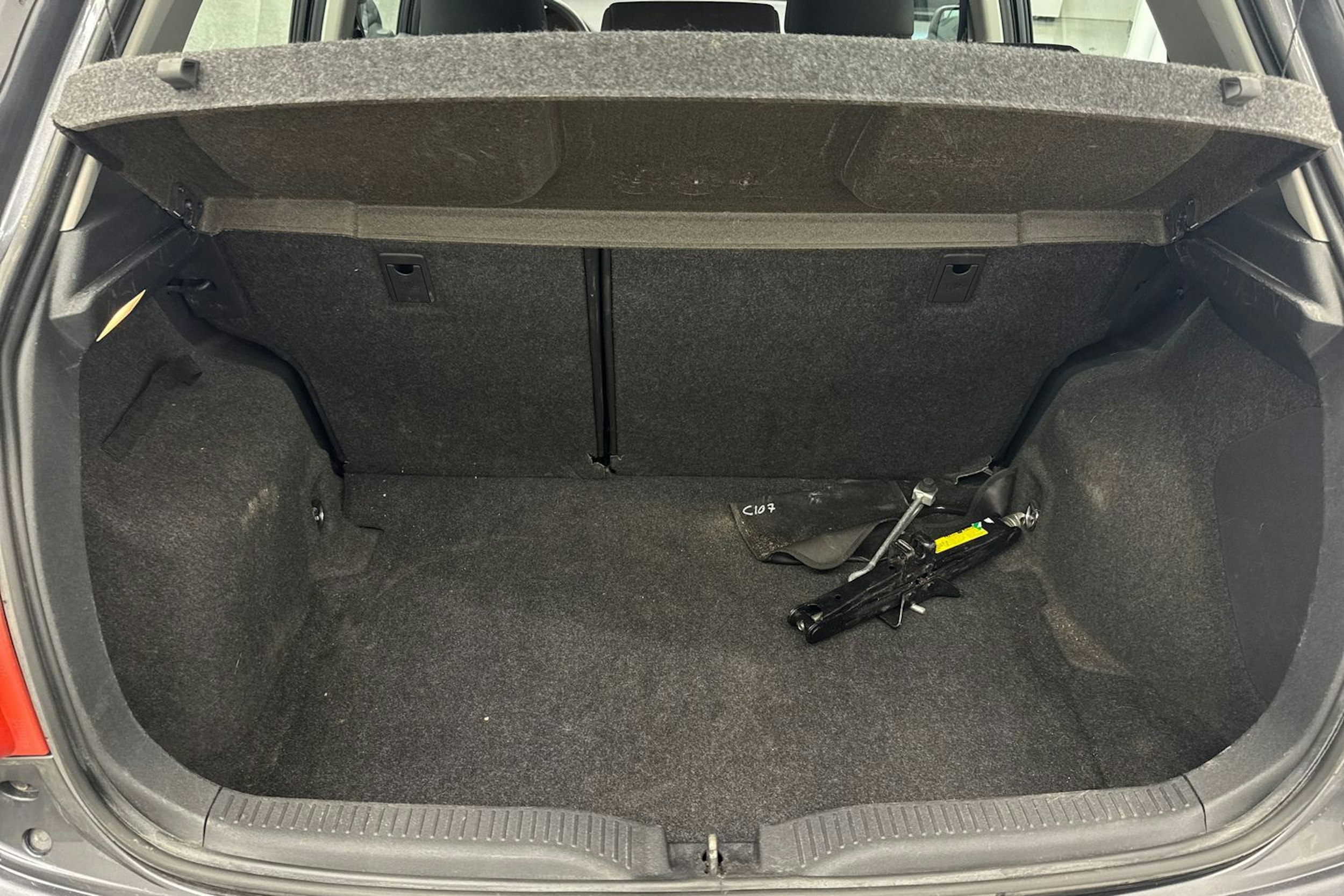 Harmaa Toyota Auris 2009 kuva 28.
