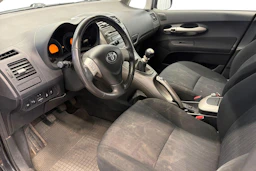 musta Toyota Auris 2009 kuva 6.