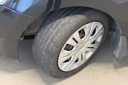 musta Toyota Auris 2009 kuva 10.