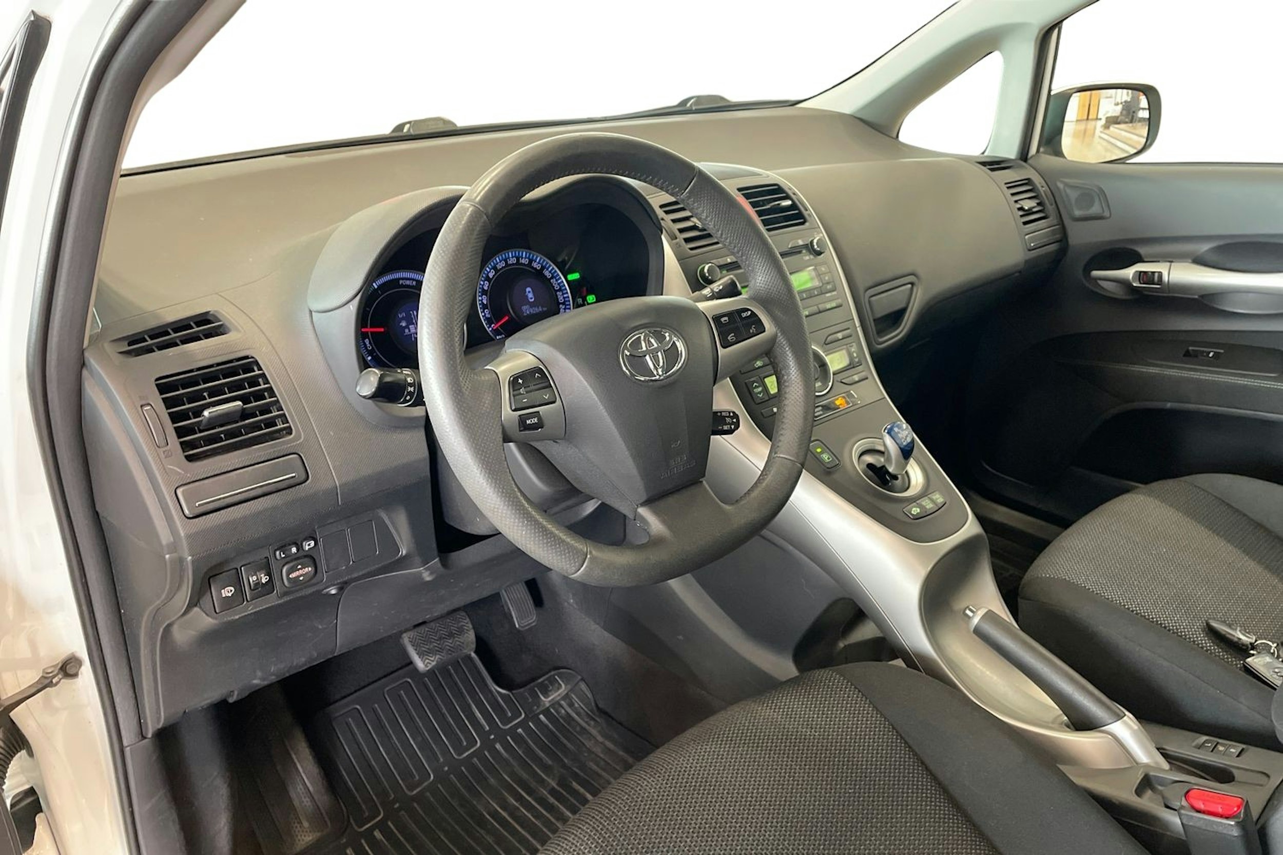 valkoinen Toyota Auris 2010 kuva 7.
