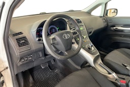 valkoinen Toyota Auris 2010 kuva 7.