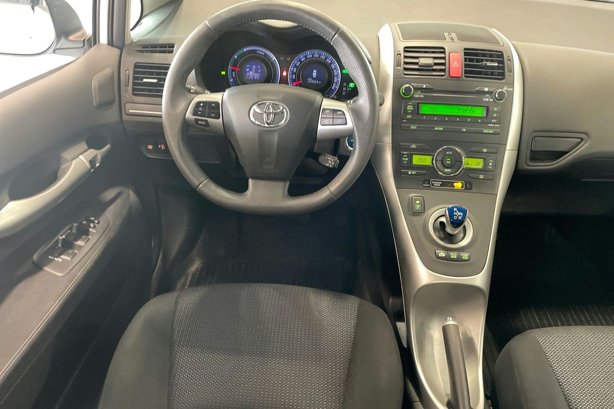 valkoinen Toyota Auris 2010 kuva 9.