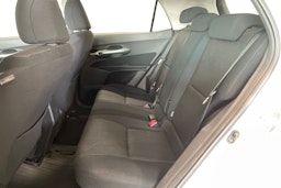 valkoinen Toyota Auris 2010 kuva 10.