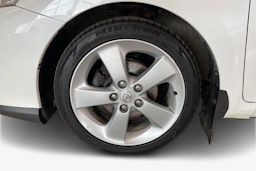 valkoinen Toyota Auris 2010 kuva 11.