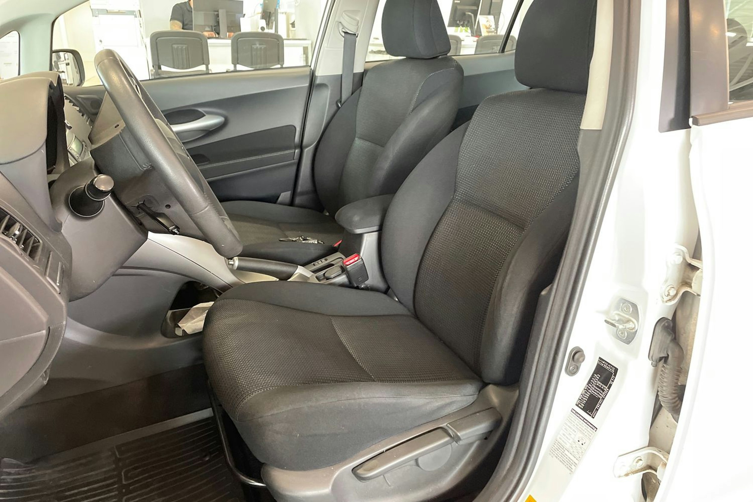 valkoinen Toyota Auris 2010 kuva 14.